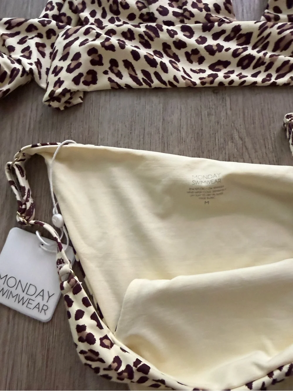 monday swimwear leopard print arub top + capri bottoms bikini set size medium